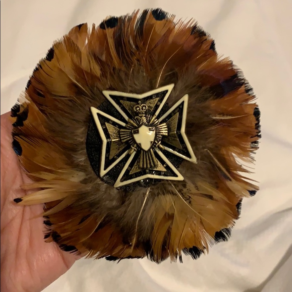 Brooch - Picture 2 of 3